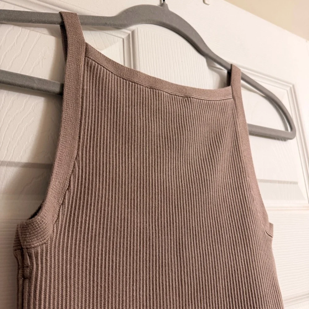 A&F Ottoman High-Neck Top Taupe - Picture 6 of 8